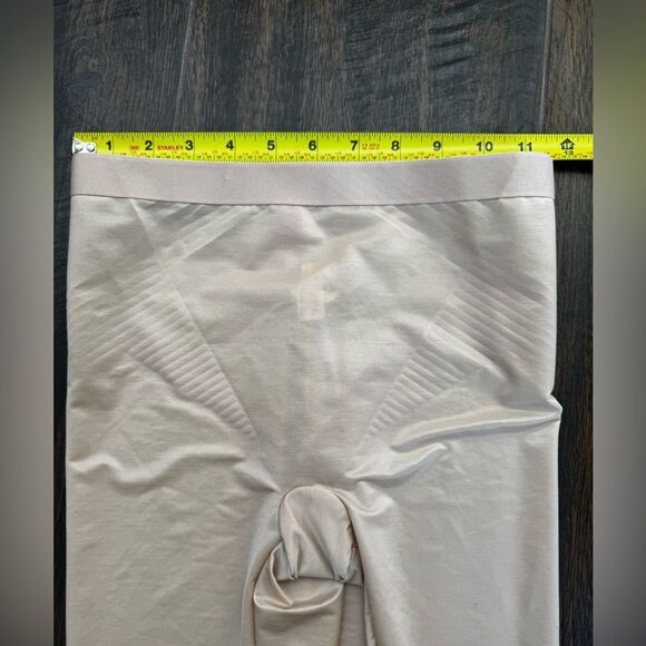 SPANX Shape Invisible Girlshort Nude Shapewear | Seamless | Size XS - Picture 2 of 6
